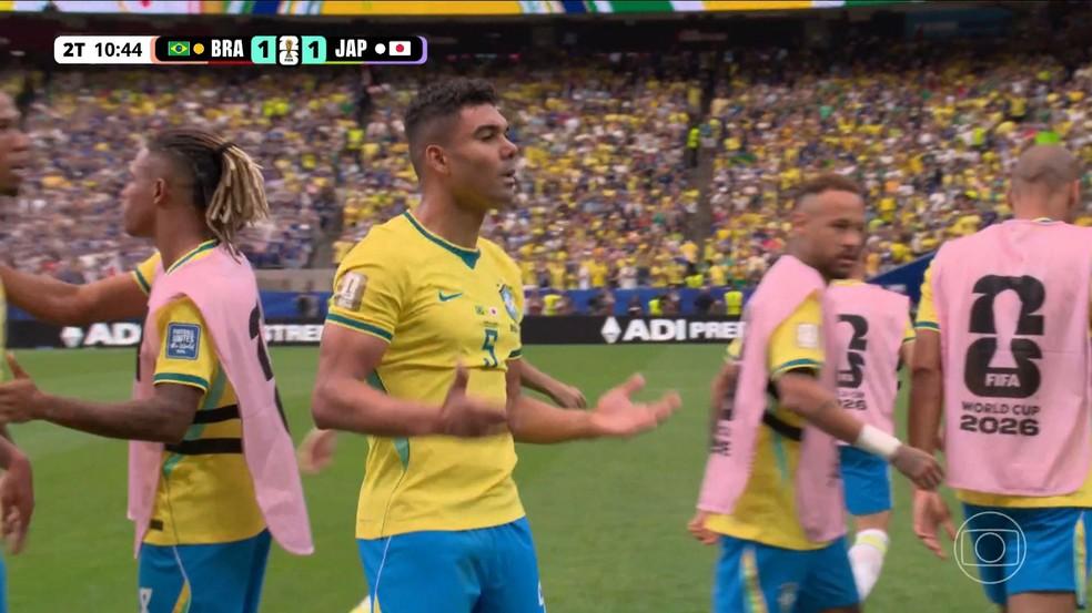 Casemiro faz comemoração six seven em Brasil x Japão