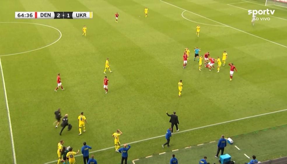 Amistoso entre Dinamarca e Ucrânia é paralisado por causa de colapso de Eriksen