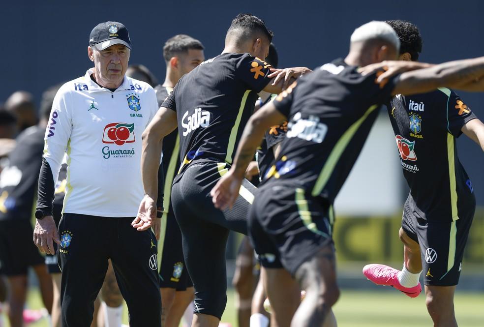 Carlo Ancelotti, em treino da Seleção