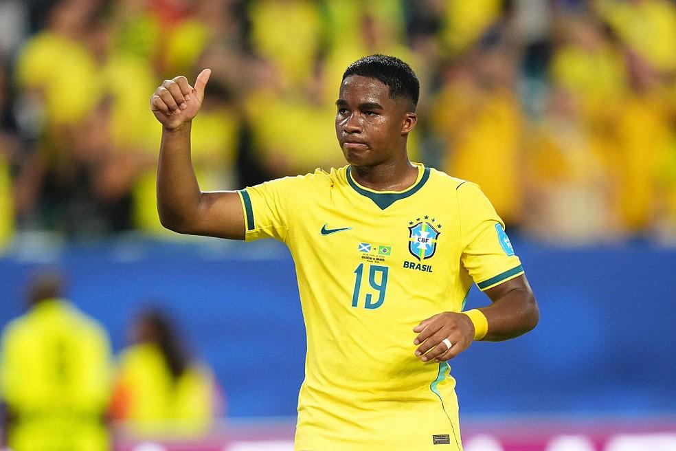 Endrick, camisa 19 do Brasil, durante partida contra Escócia