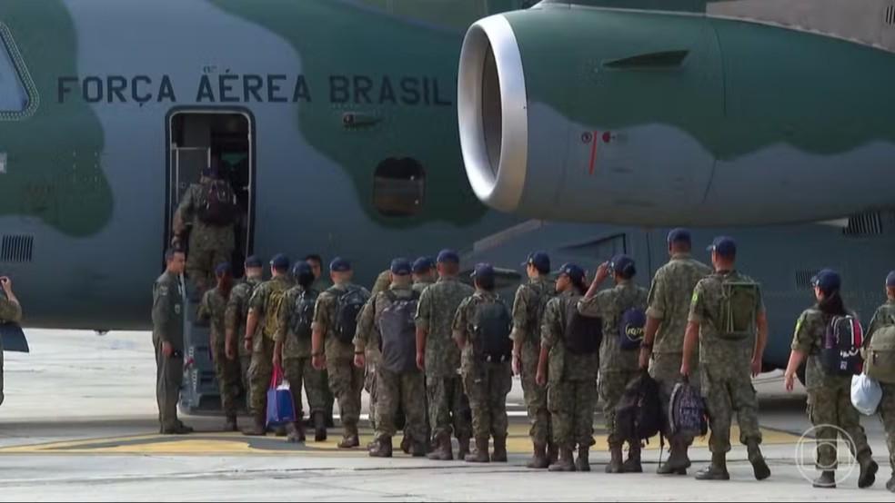 Avião da FAB decolando do Galeão com ajuda humanitária para a Venezuela