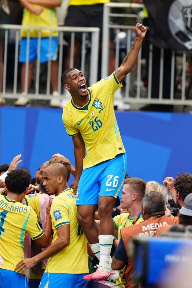 Comemoração Viral de Rayan em Brasil x Japão Remete a Icônica Imagem de Pelé
