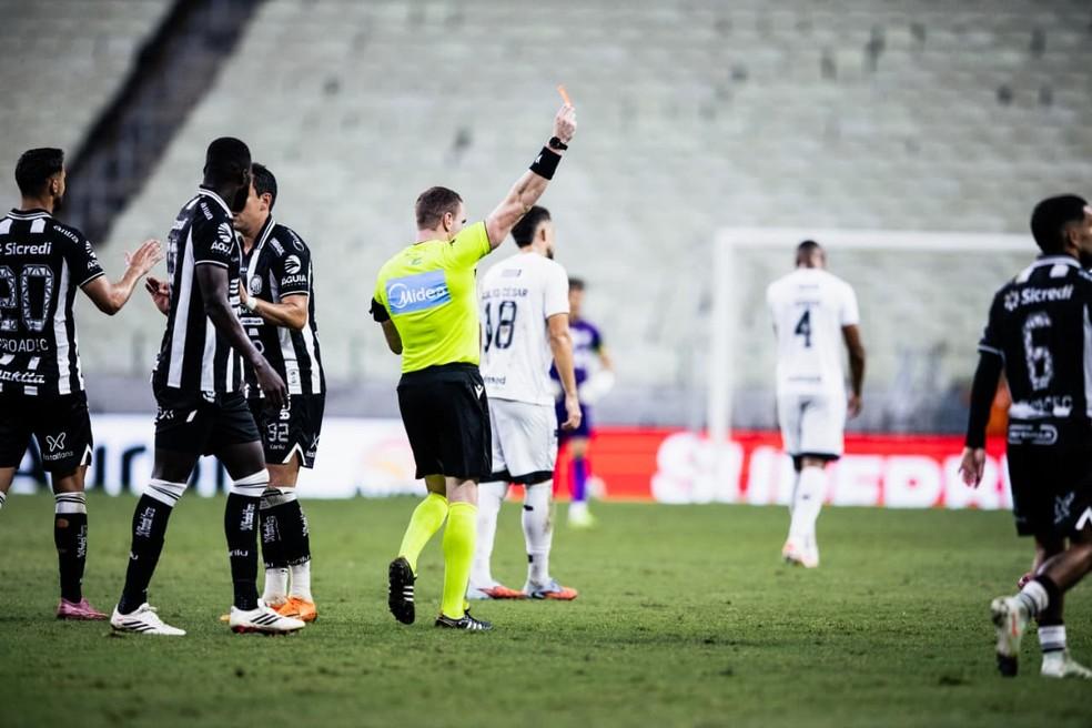 Fernandinho expulso em Ceará x Operário-PR