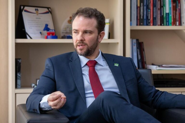 Ministro Preve Prisão de Ibaneis Rocha em Investigação do BRB
