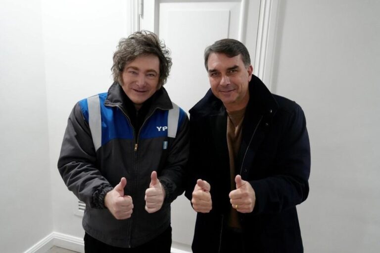 Javier Milei e Flávio Bolsonaro: A Maré Azul Chegando ao Brasil