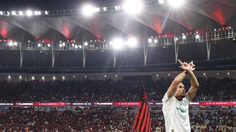 Paulinho do Palmeiras é suspenso por comemoração polêmica após decisão do STJD