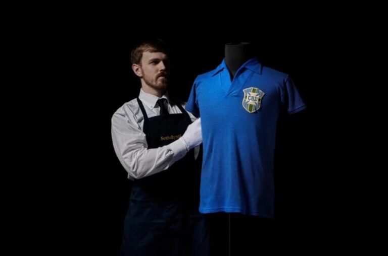 Camisa de Pelé na final da Copa de 1958 será leiloada por R$ 30 milhões