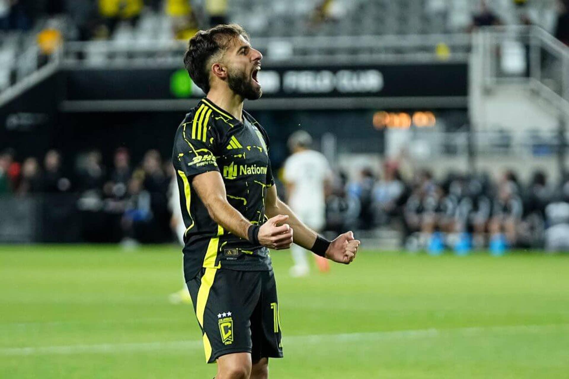 Diego Rossi celebra um gol pelo Columbus Crew