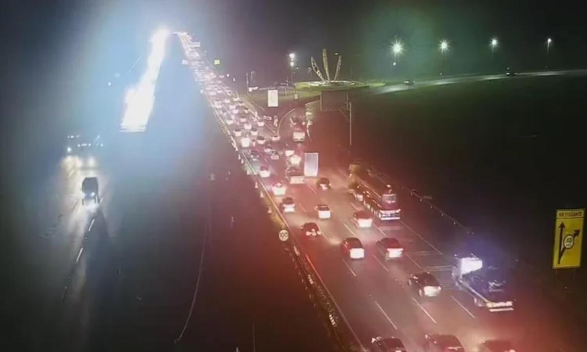 Tráfego intenso no sistema Anchieta-Imigrantes durante o pré-feriado de Corpus Christi.