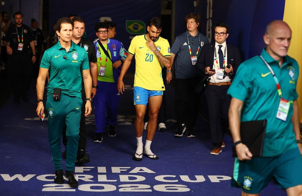 Lucas Paquetá deixa o jogo com dores na coxa esquerda em Brasil x Japão