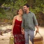 Jennifer Lopez e Brett Goldstein Brilham em ‘Office Romance’: Crítica e Opiniões