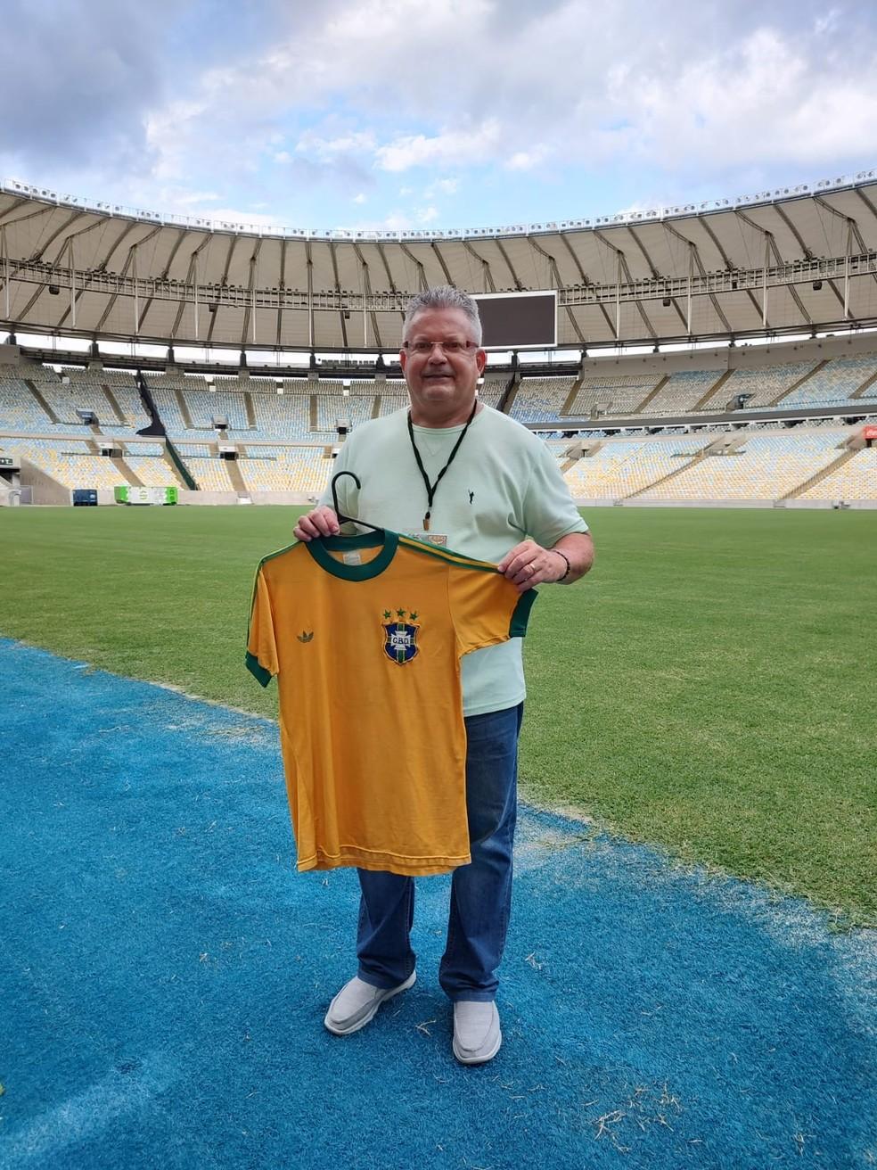 Às vésperas da Copa, aumentam buscas por camisas retrôs da Seleção