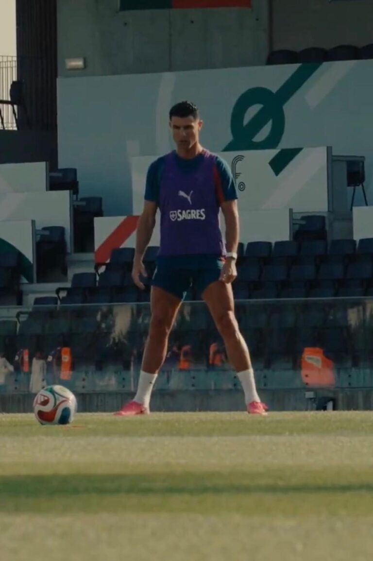 Cristiano Ronaldo mostra habilidade em cobranças de falta durante treino com Portugal