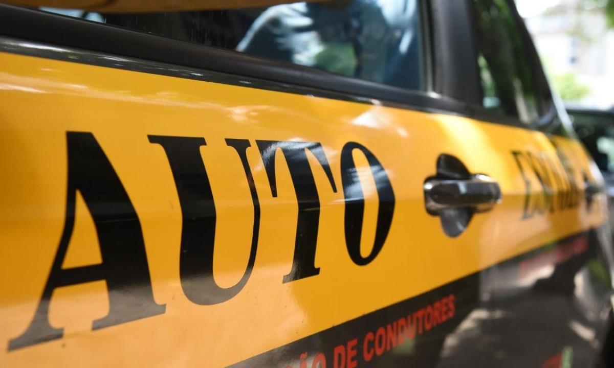 Dirigir sem CNH: quais as multas e as consequências criminais em 2026.