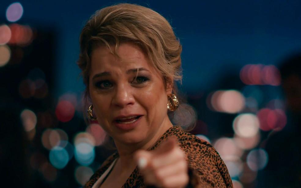 Pilar acusa Adriana de matar Arthur em Quem Ama Cuida