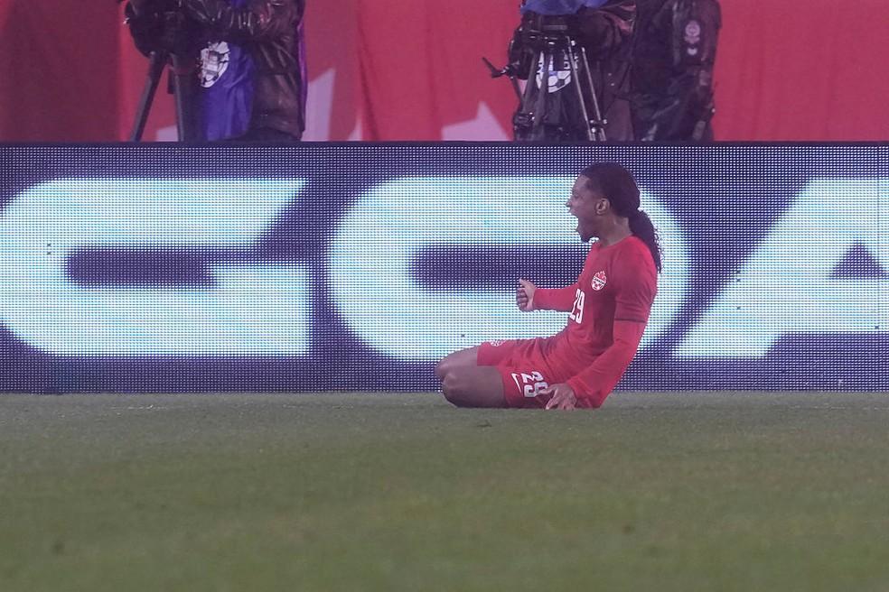 Jayden Nelson comemora gol do Canadá