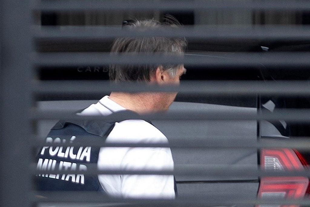 Defesa de Bolsonaro diz que não houve falta grave em apreensão de arma.