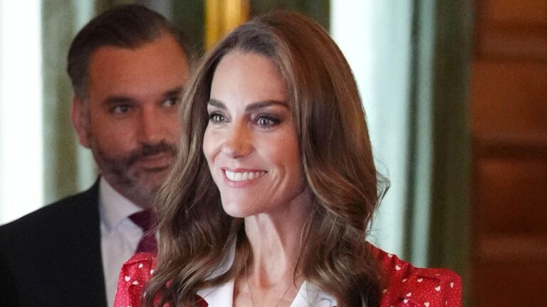 Kate Middleton e Carlos III: Um Encontro Histórico em Prol da Conscientização sobre o Câncer
