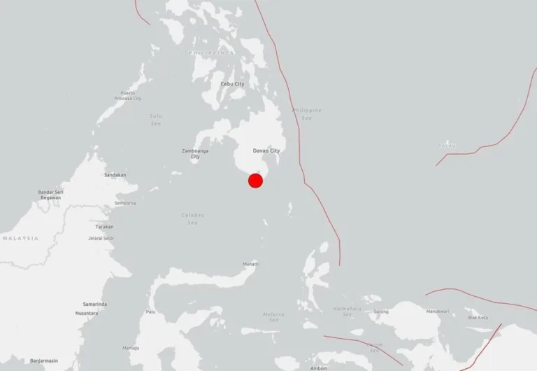 Terremoto de 7,8 nas Filipinas gera alerta de tsunami e causa destruição