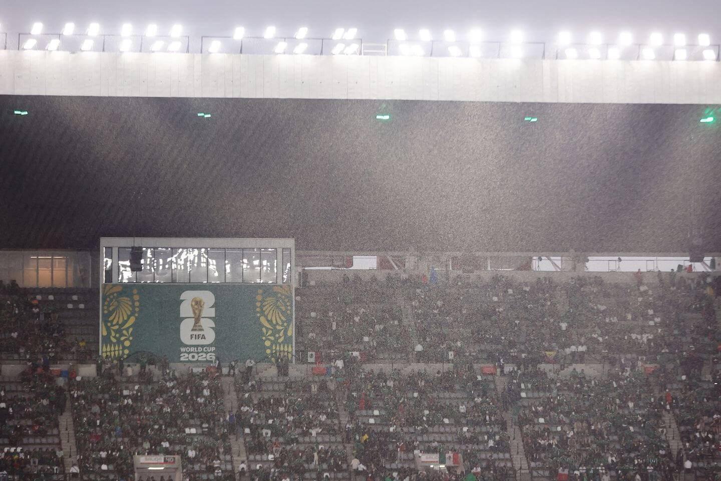 Chuva no Estádio da Cidade do México