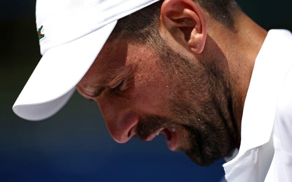 Sérvio Novak Djokovic durante treino em Wimbledon