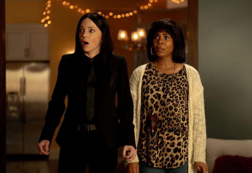 Anna Faris e Regina Hall em Todo Mundo em Pânico