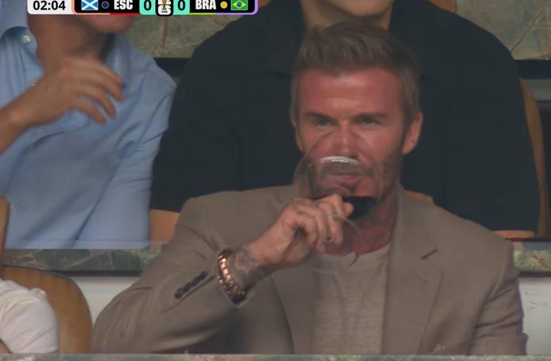 David Beckham assistindo a um jogo de futebol