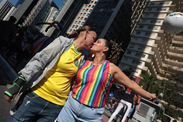 Parada LGBT+ 2026 em São Paulo: Uma Celebração de Direitos e Cores