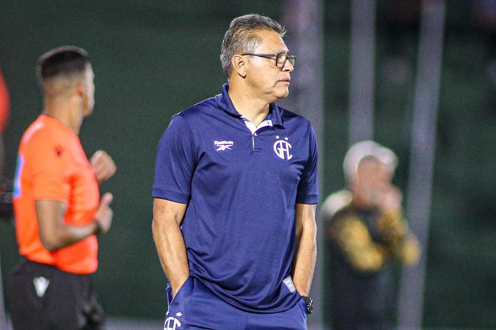 Elio Sizenando, técnico do Guarani