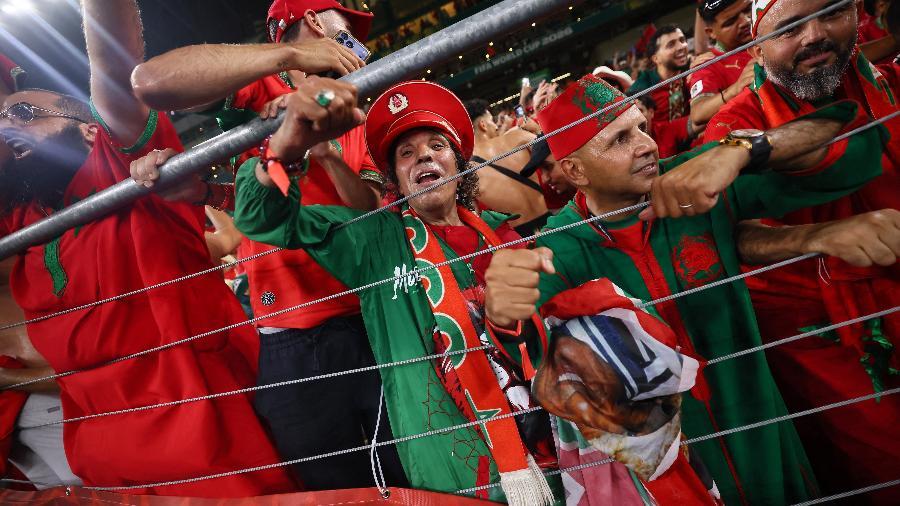 Torcedores do Marrocos celebram após a partida, com a classificação da seleção para as oitavas de final da Copa do Mundo.