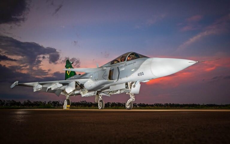 Brasil Anuncia Aquisição de Novos Caças Gripen em Parceria com a Suécia