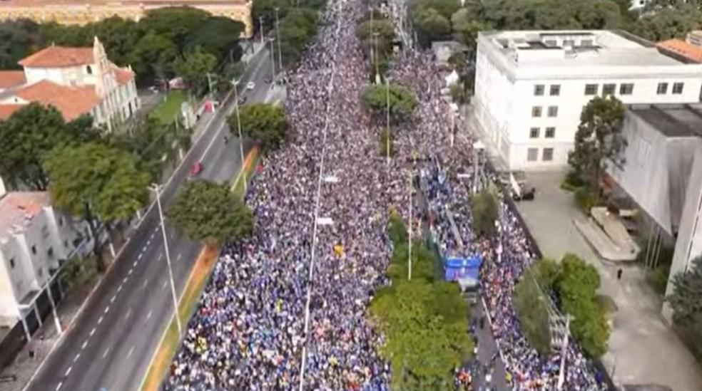 Marcha para Jesus reúne milhares de evangélicos nas ruas de SP