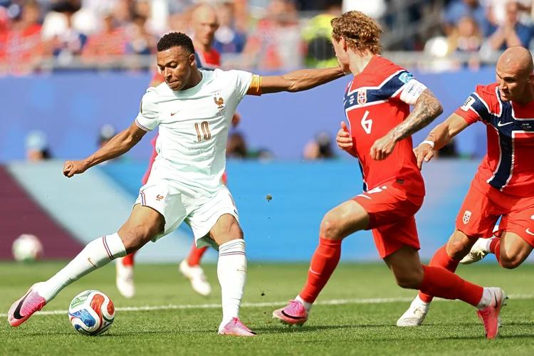 França x Noruega: França venceu por 4x1 e avançou ao mata-mata.