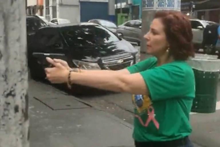 Homem perseguido por Carla Zambelli