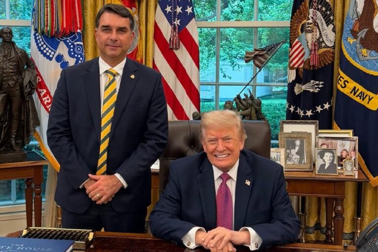 Flávio Bolsonaro tenta mudar narrativa após visita a Trump e críticas sobre tarifas