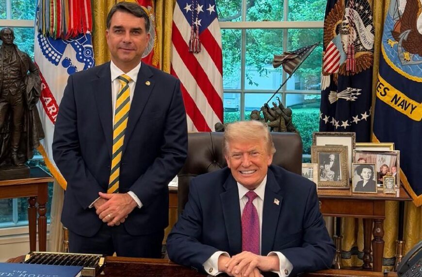 Flávio Bolsonaro tenta mudar narrativa após visita a Trump e críticas sobre tarifas