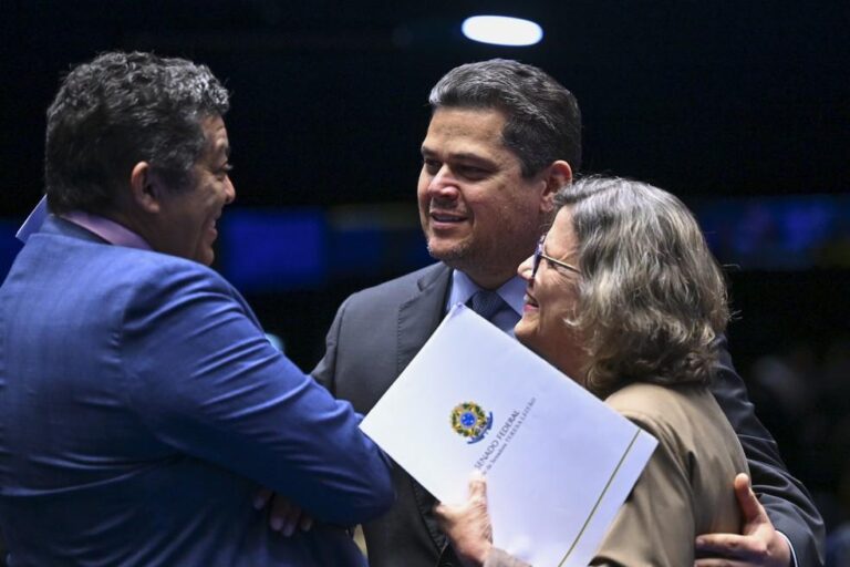 Presidente do Senado Davi Alcolumbre Critica Ataques e Defende PEC da Aposentadoria Especial