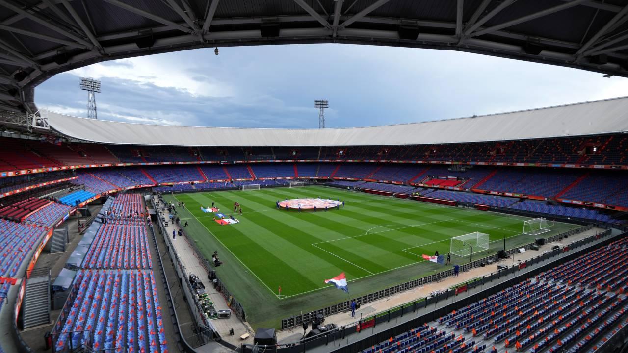 Vista geral dentro do estádio De Kuip, em Roterdã