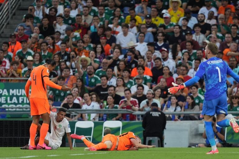 Jan Paul van Hecke: lesão impressionante em jogo da Copa do Mundo