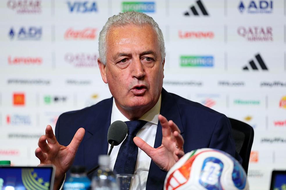 Técnico Gustavo Alfaro em coletiva