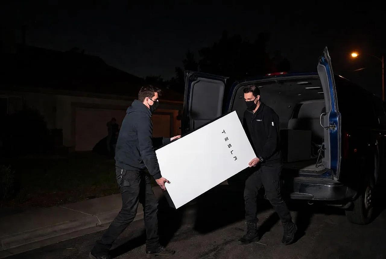 Roban baterías millonarias de la fábrica de Tesla