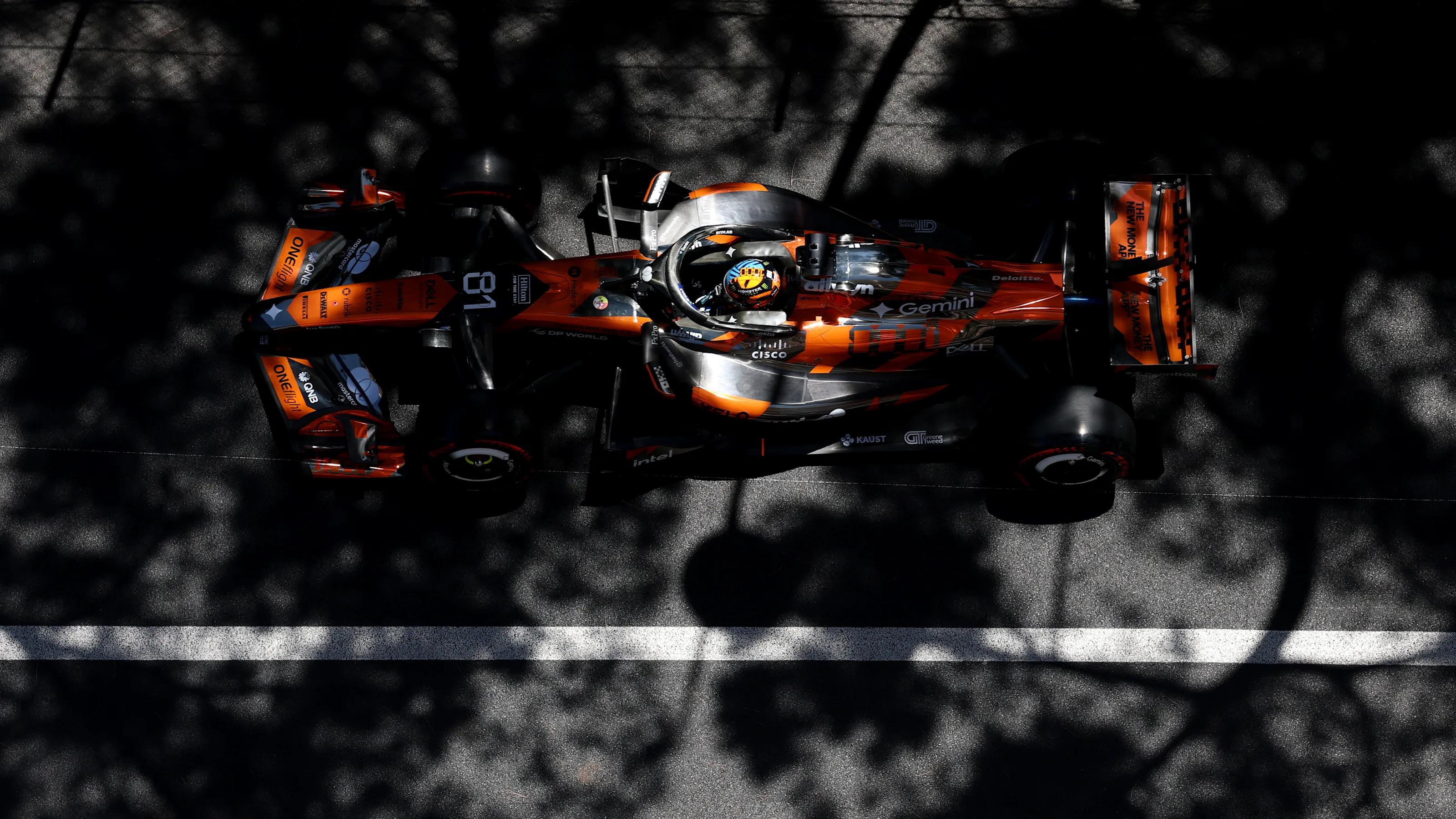 Oscar Piastri da McLaren durante a qualificação