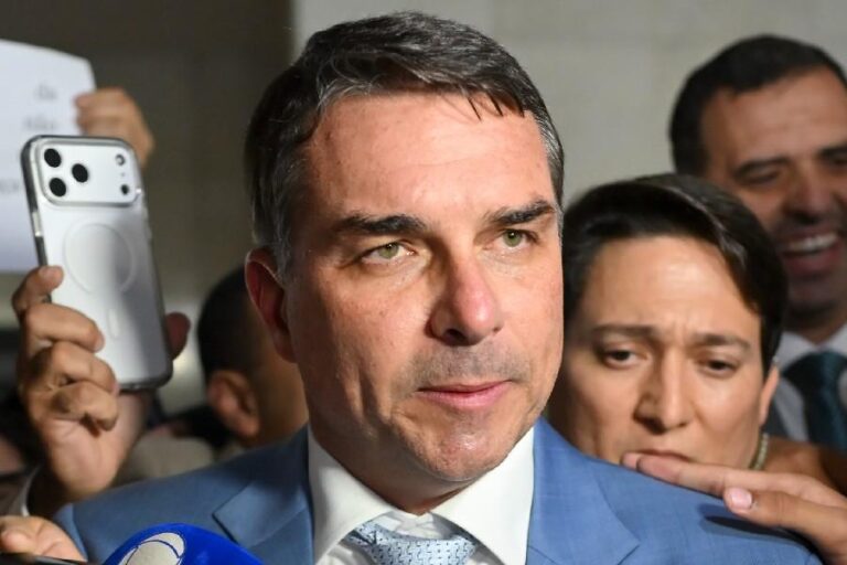 TCU Arquiva Denúncia de Flávio Bolsonaro Relacionada a Corrupção
