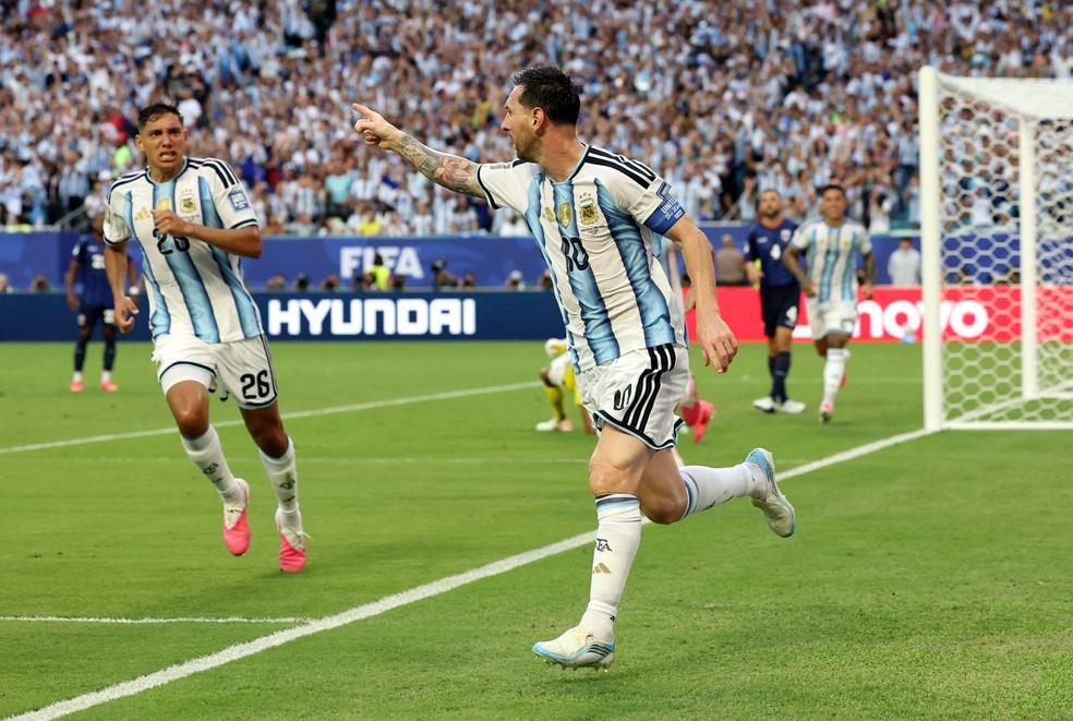 Messi marca e abre o placar contra Cabo Verde