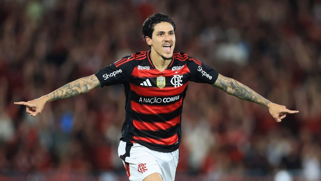 Pedro comemora um gol com o Flamengo