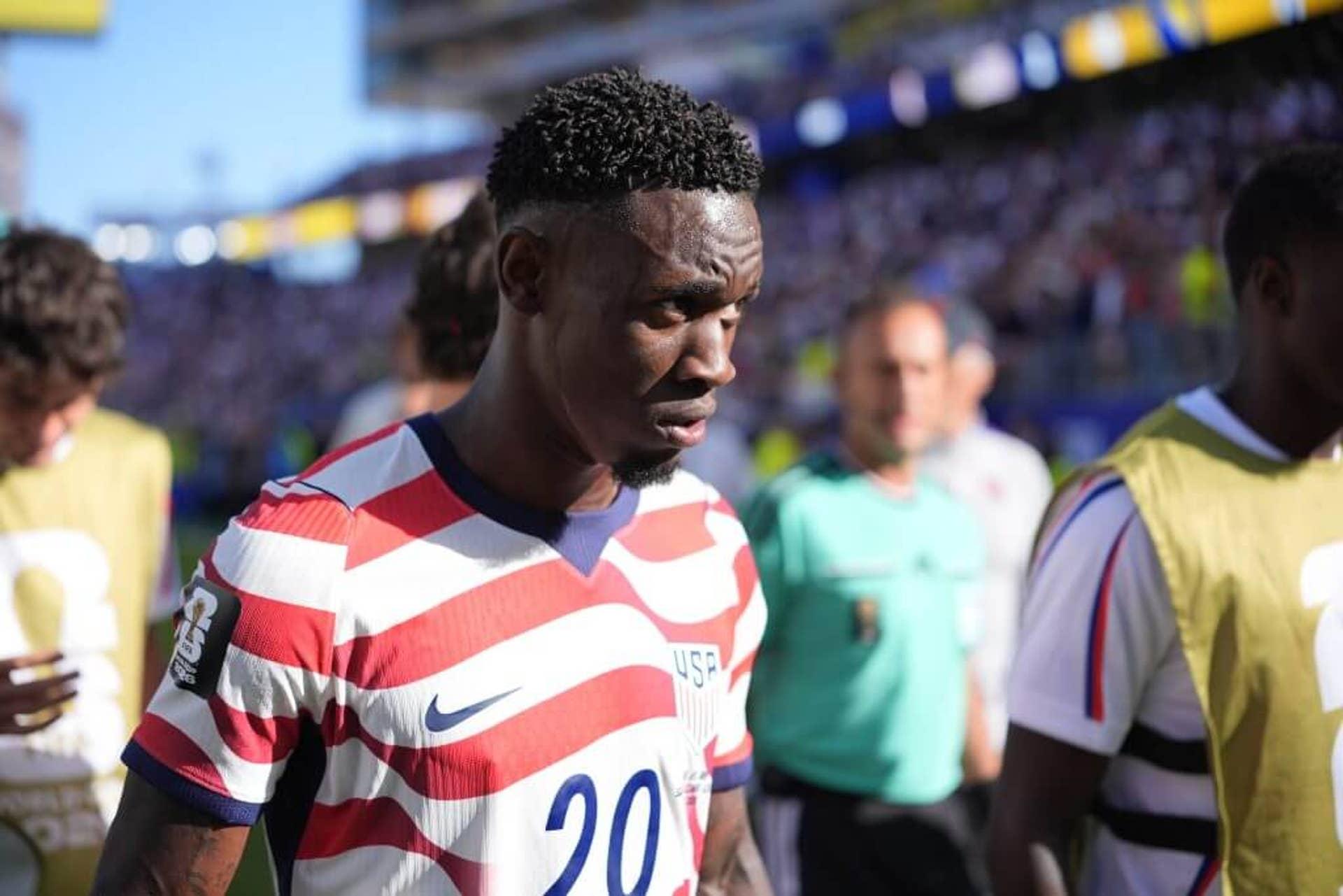 Folarin Balogun após ser expulso.