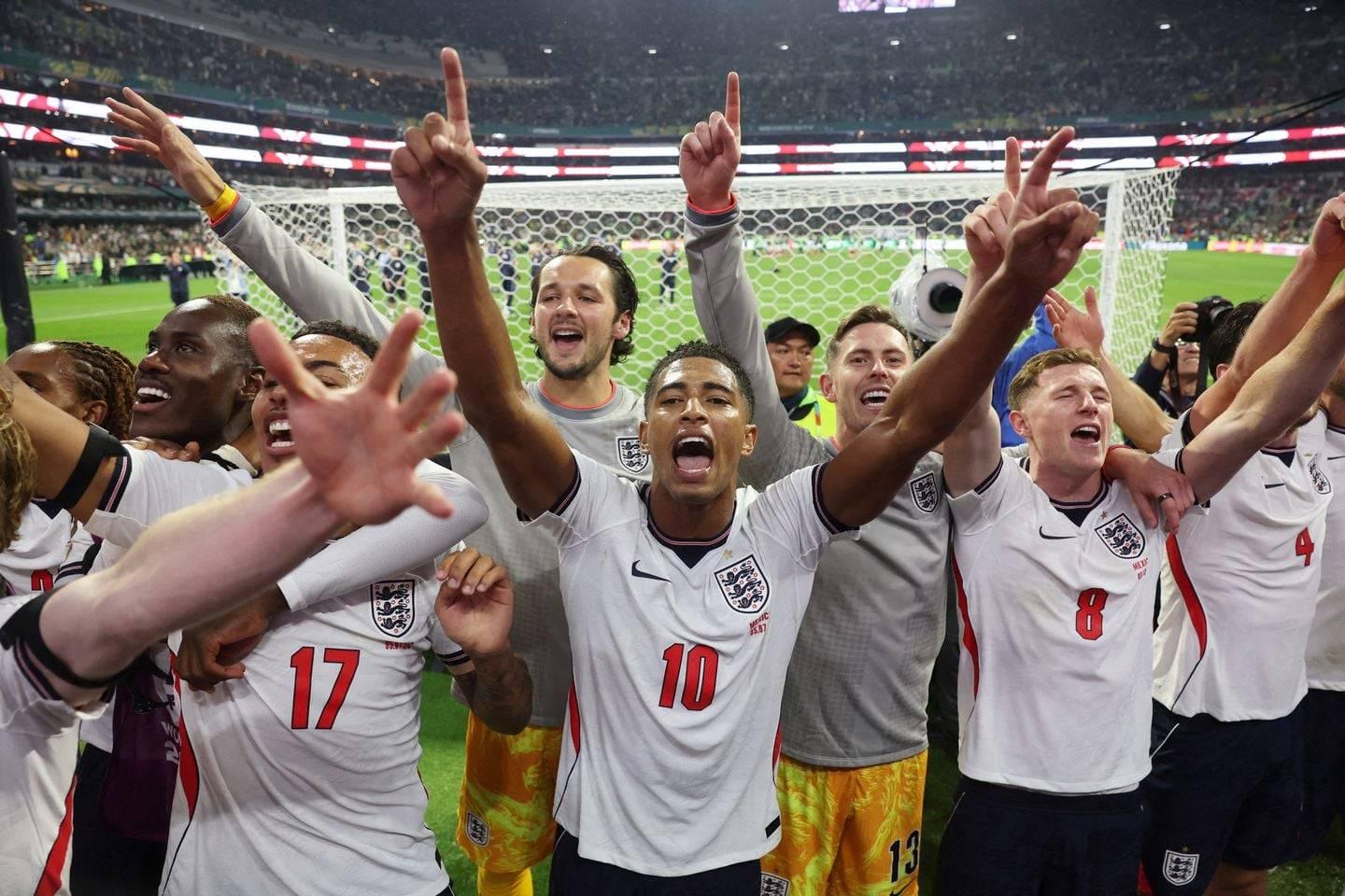 Inglaterra comemora a vitória sobre o México