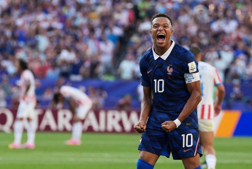 Mbappé durante o jogo entre Paraguai e França