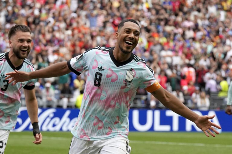 Bélgica vence Senegal em uma emocionante remontada e avança aos octavos de final do Mundial 2026