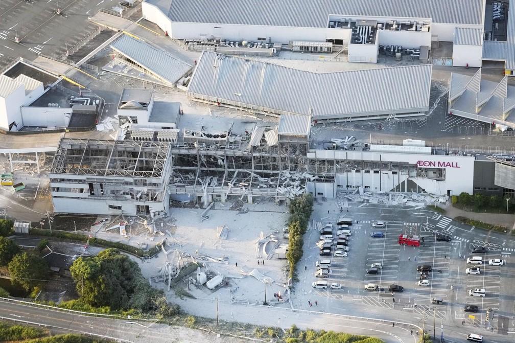 Aeon Mall em Kashima parcialmente destruído